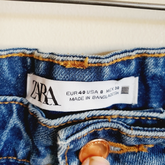 ZARA cutoff denim shorts - Picture 3 of 5